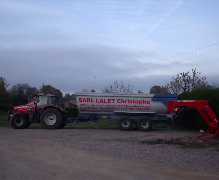 Tracteur avec remorque Limoges